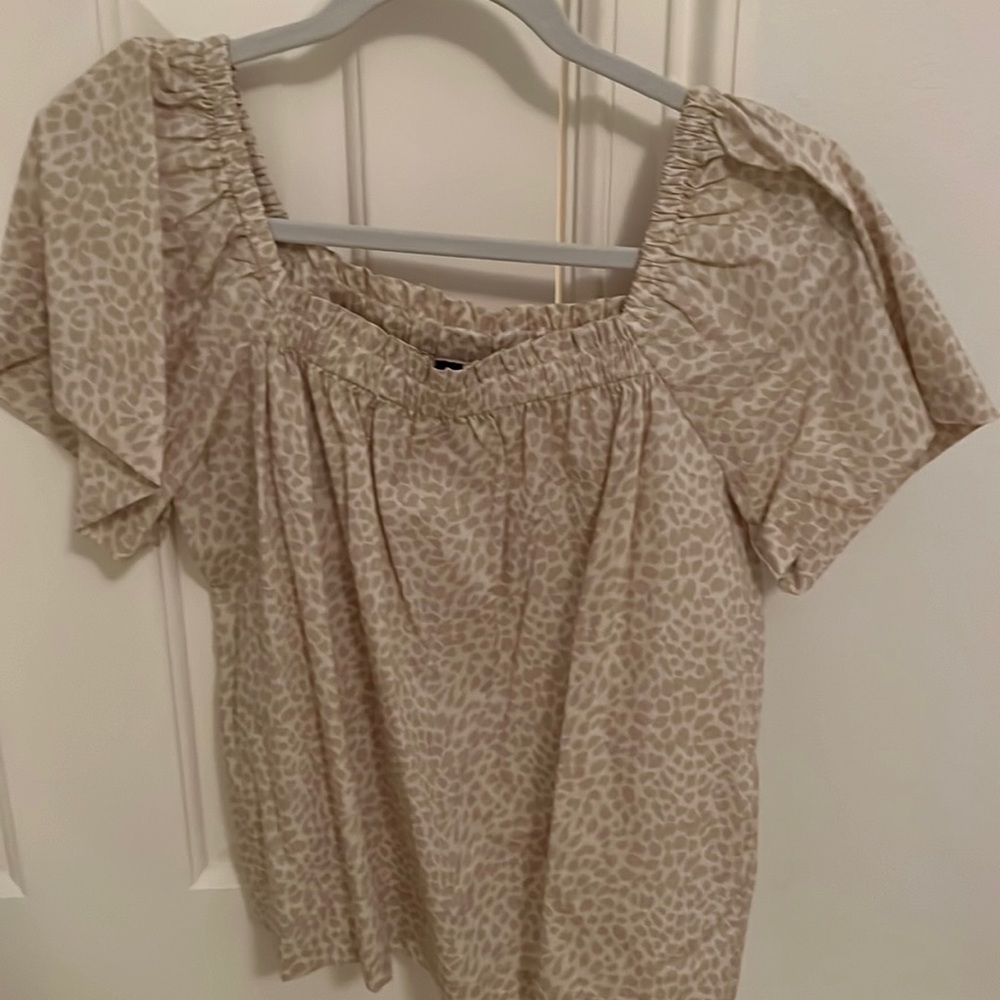 Short sleeve lightweight blouse